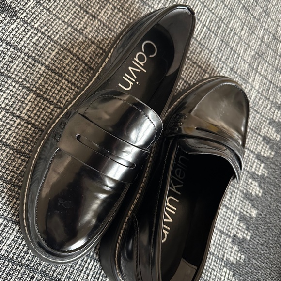 EXCELLENT Calvin Klein Women's Suzie Loafer - Picture 8 of 11